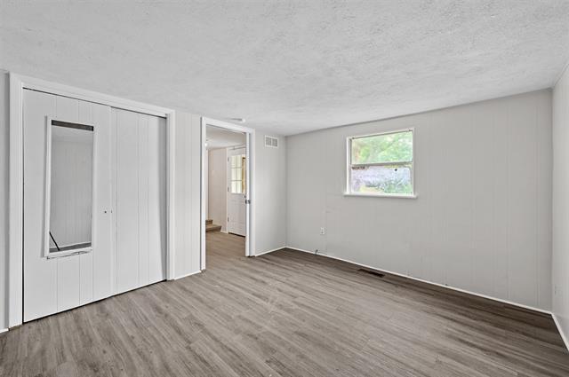 Building Photo - 520 Brooks Ave