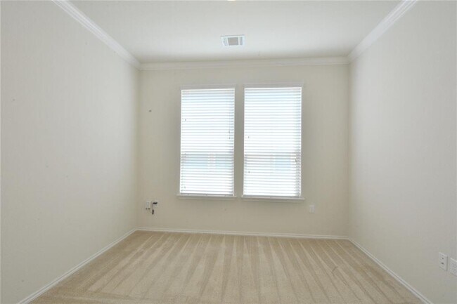 Building Photo - 13915 Osmarea Dr