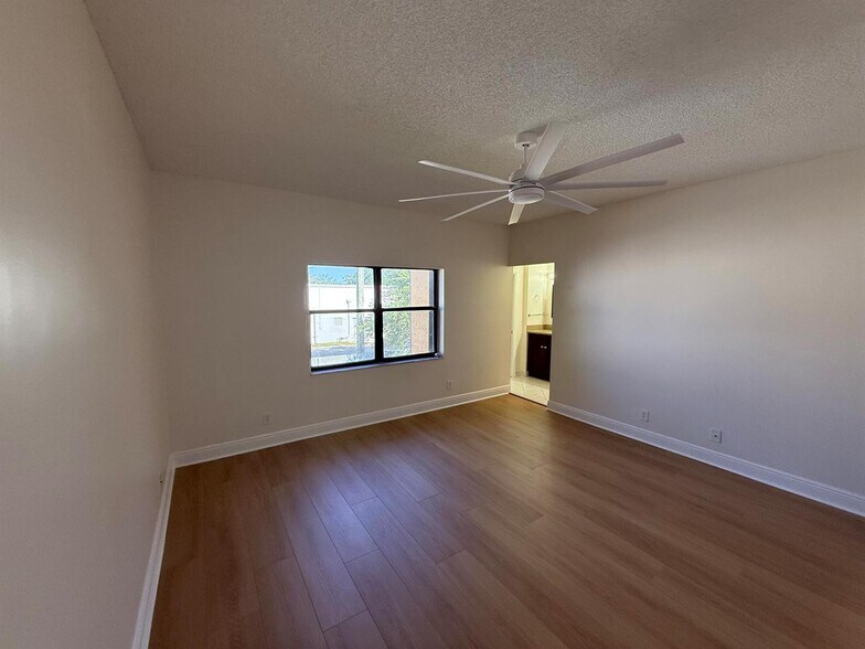 Building Photo - 4538 NW 90th Ave