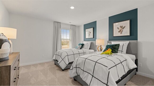 Building Photo - This well-maintained 3-bedroom, 3-bath hom...