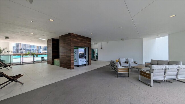 Building Photo - 350 S Miami Ave