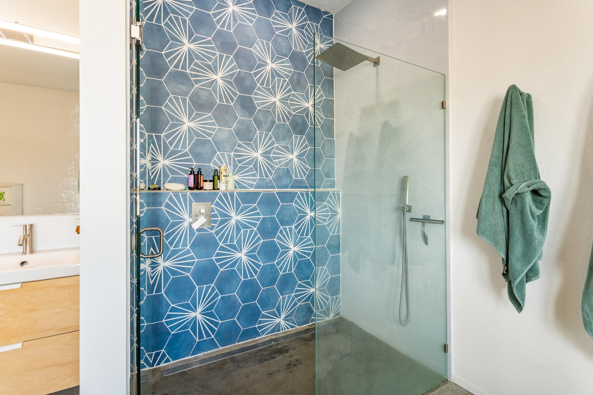Master Bath - 5052 Hoblitt Ln N