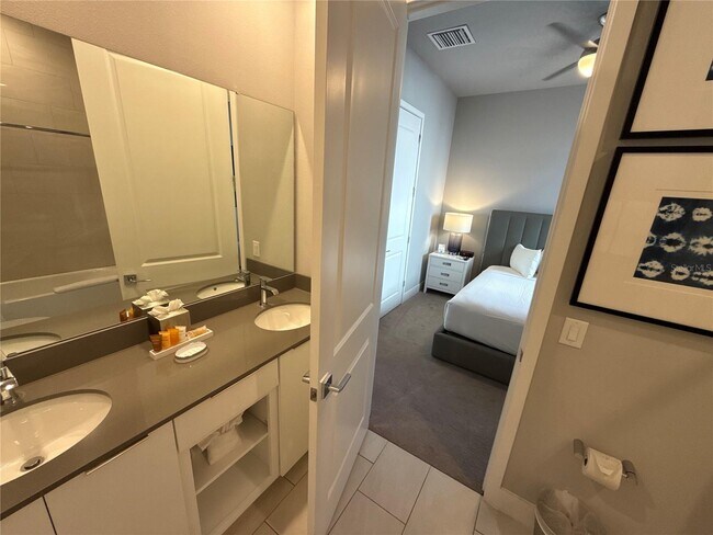 Building Photo - 7740 Sandy Ridge Dr