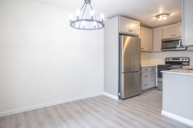 Building Photo - Fully remodeled 3 Bedroom 2.5 Bath in Gast...