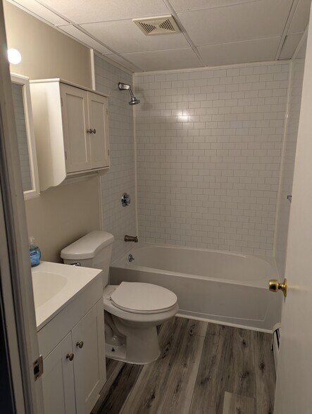 Bathroom - 29 Woodbine St