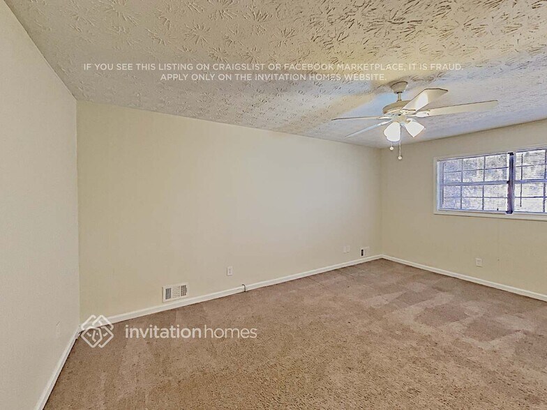 Building Photo - 820 Cedar Lake Dr SE