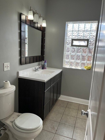 Building Photo - 1451 N Massasoit Ave