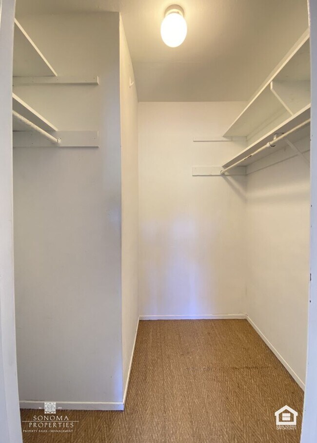 Building Photo - Ground Floor Condo on Sonoma's East Side