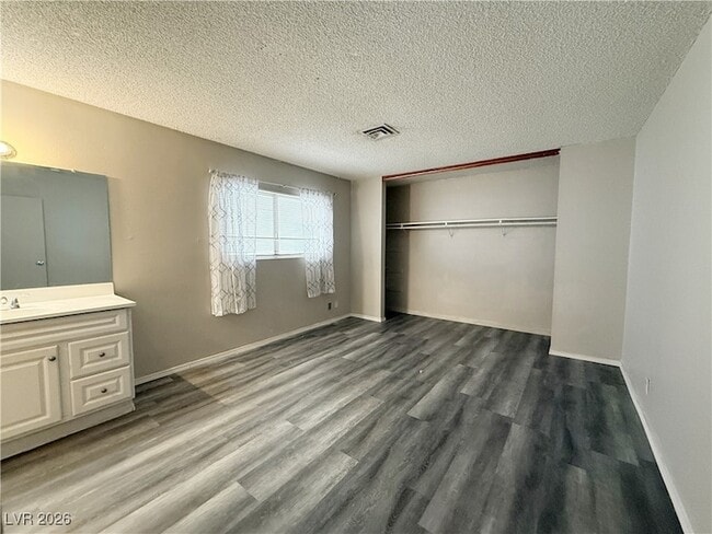 Building Photo - 5206 Golden Ln