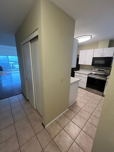 View of kitchen and hallway into living room - 7511 N Edgewater Ave