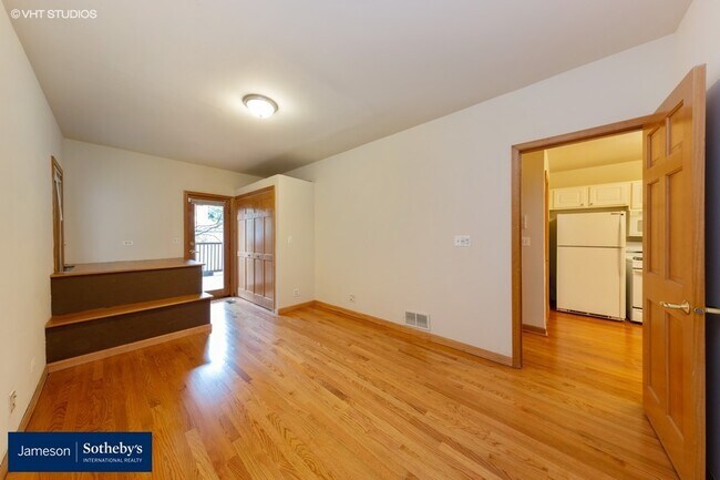 Building Photo - 2157 W Addison St