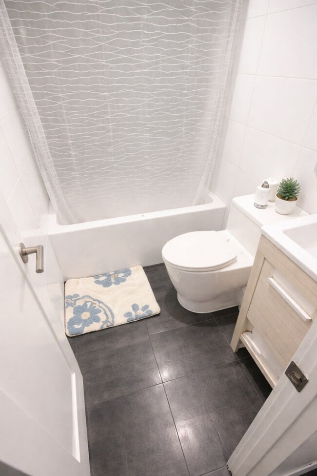 Building Photo - 716 Madison St