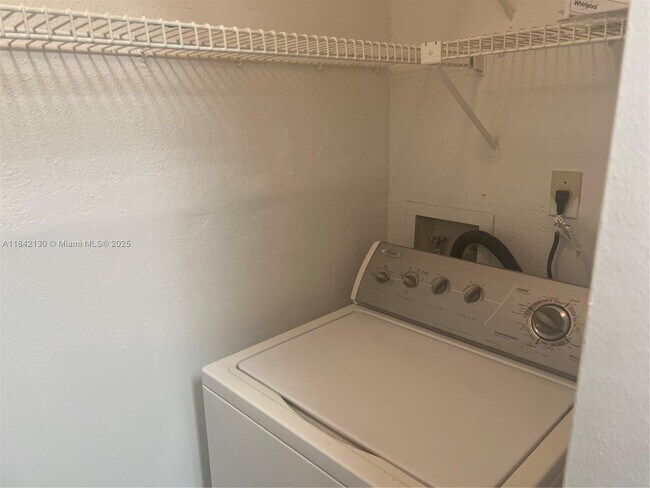 Building Photo - 949 Riverside Dr