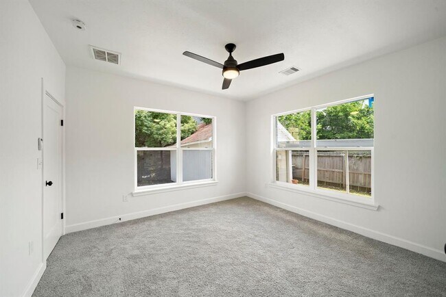 Building Photo - 2811 Barbee St