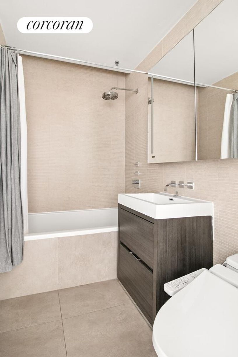 Building Photo - 555 W 59th St