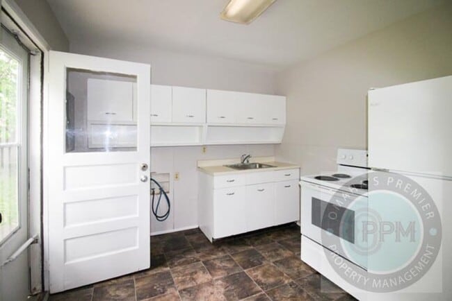 Building Photo - Spacious 2 Bedroom 1 Bathroom Unit in La V...