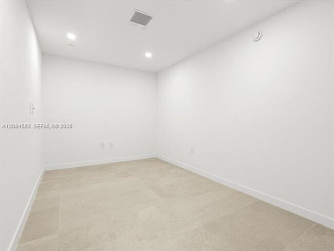 Building Photo - 2200 Brickell Ave