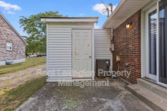 Building Photo - 1200 Tishoff Dr