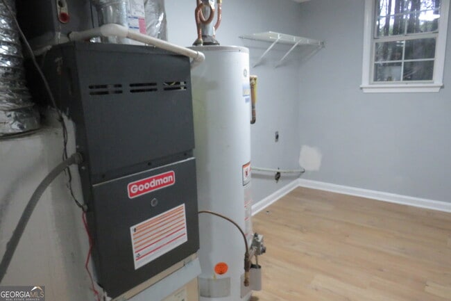 Building Photo - 2060 Bedford Ct