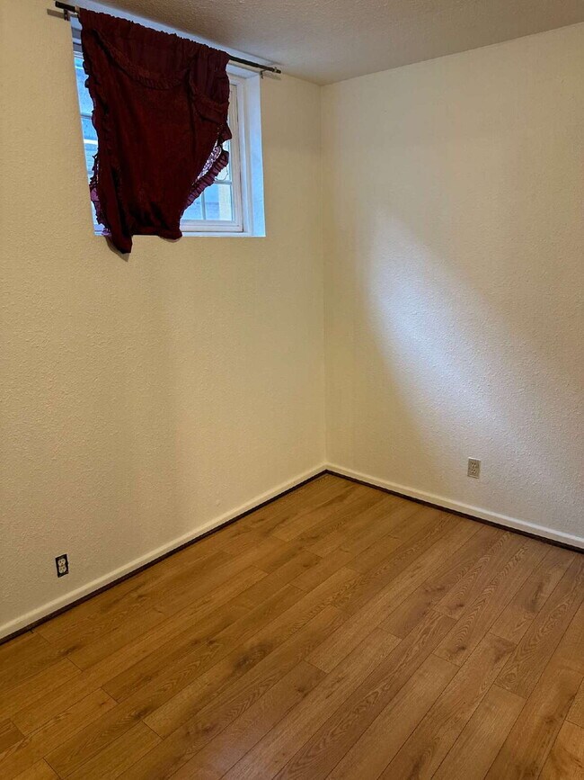 Building Photo - Classic Denver Home: 3 Beds, Updated Kitchen, Private Yard, Parking