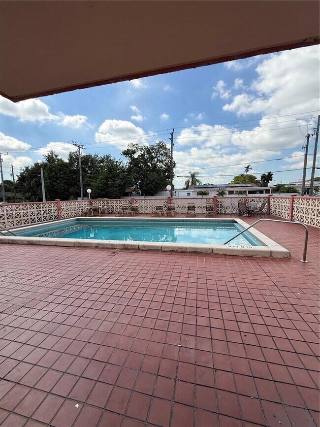 Building Photo - 6820 W Flagler St