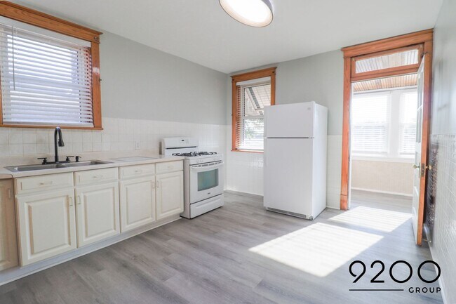 Building Photo - Newly Renovated 2Bed/1Bath in Charming Sou...