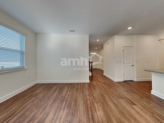 Building Photo - 5807 Hampton Creek Rd