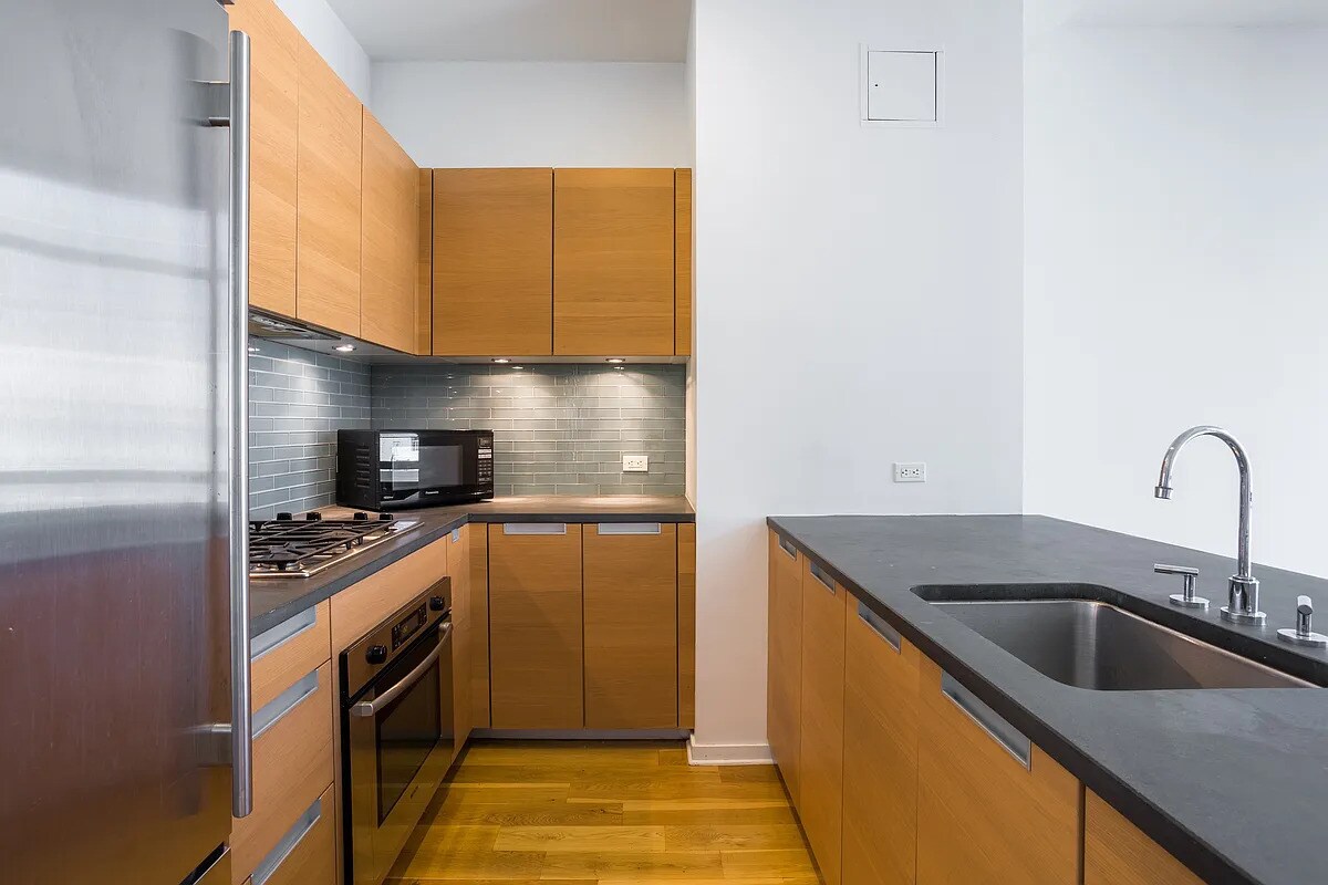 Building Photo - 310 W 52nd St