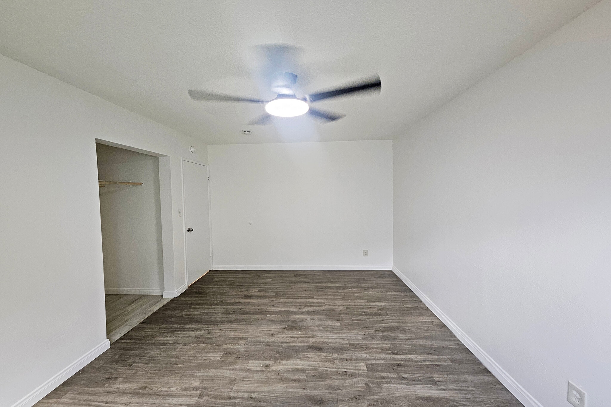 Building Photo - 1214 E 82nd St