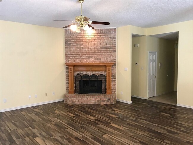 Building Photo - 1300 Rosewood Ln