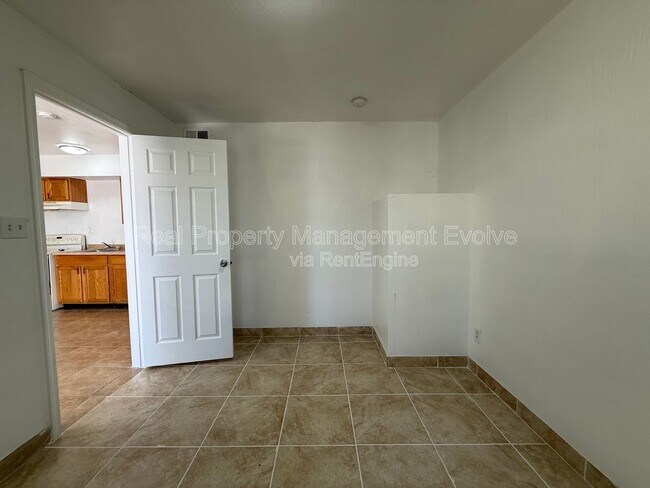 Building Photo - 3223 W Madison St