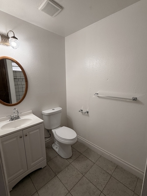 Building Photo - 3555 S County Center Dr