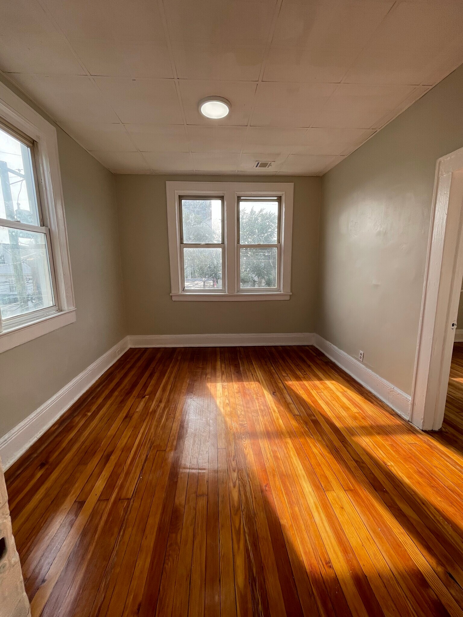 Unit 2R - 37 Hanford St