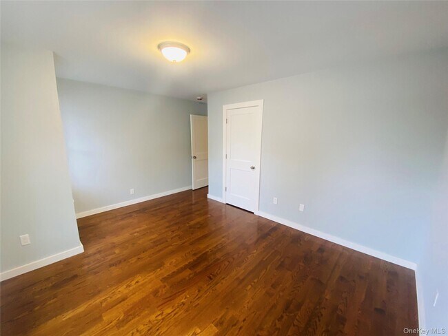 Building Photo - 6 Sweezy Ave