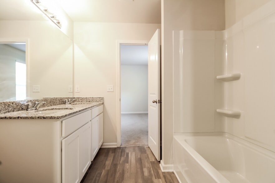 Building Photo - 157 Evvalane Dr