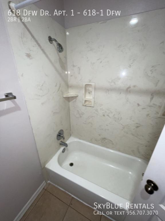 Building Photo - 618 DFW Dr