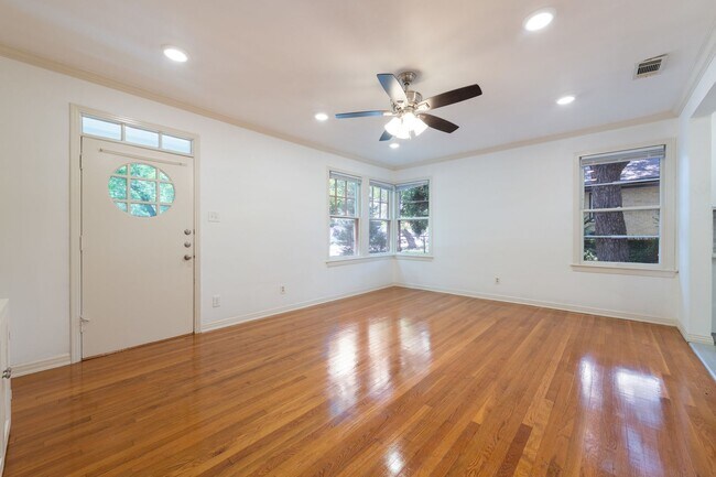 Building Photo - 3213 Hampton Rd