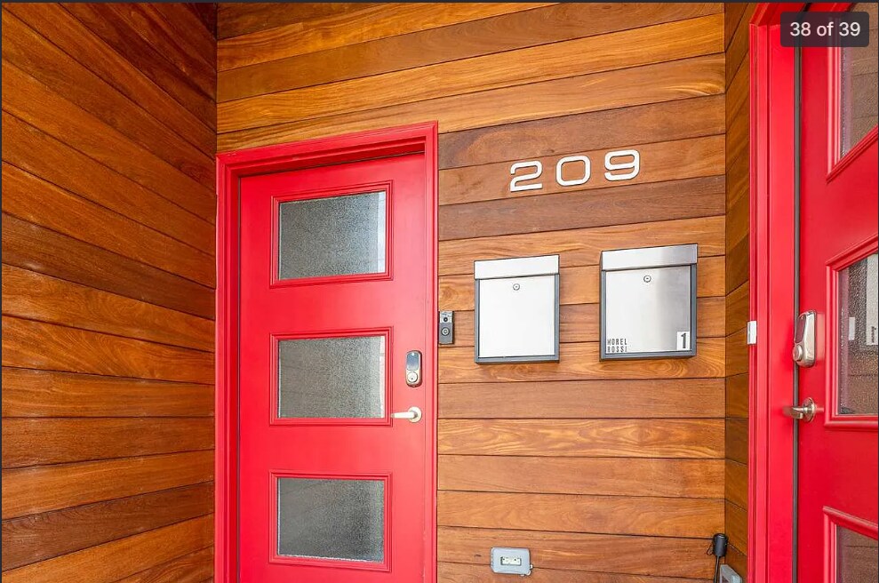 Building Photo - 209 Hutton St