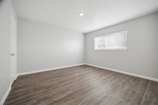 Building Photo - 1716 Crownover Rd