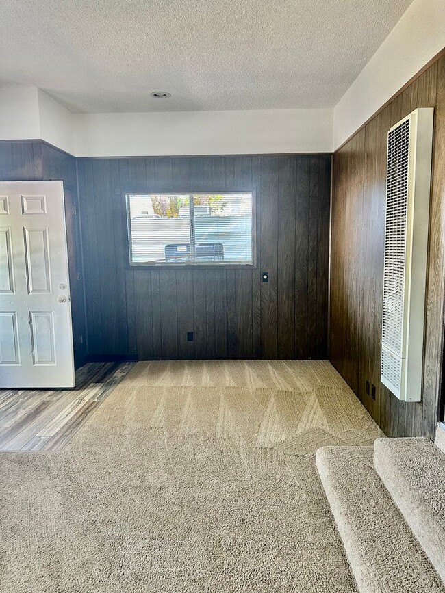 Building Photo - 2.2. miles to Sky Lakes Medical Center and Oregon Institute of Technology, 2bdrm 1 bath duplex