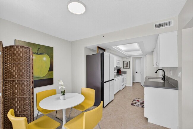 Building Photo - 3440 S Ocean Blvd