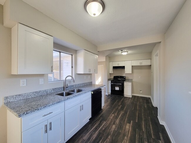 Building Photo - REMODELED/ UPDATED 4 BEDROOM 2 BATH WITH C...