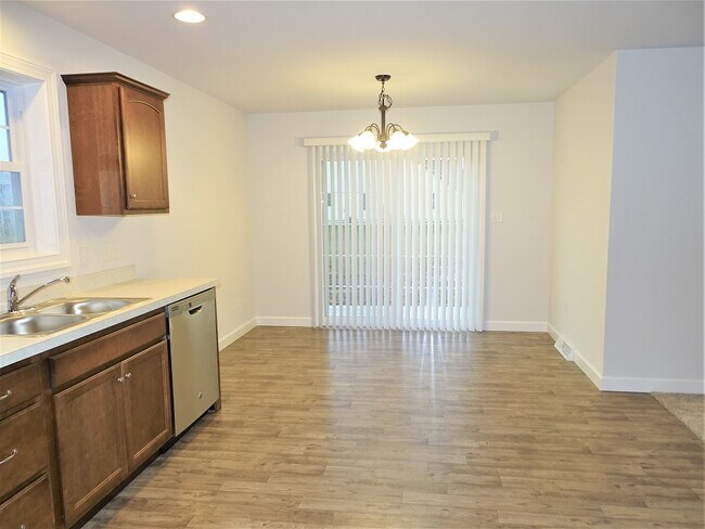 Building Photo - 1405 Fieldstone Dr