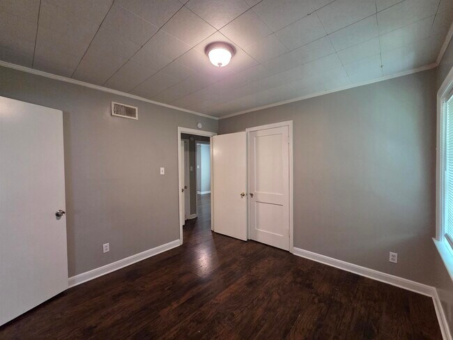 Building Photo - 3447 Dunn Ave