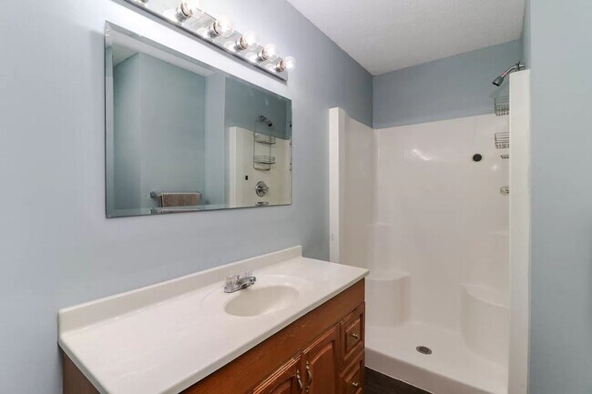 Building Photo - 1622 Iowa St