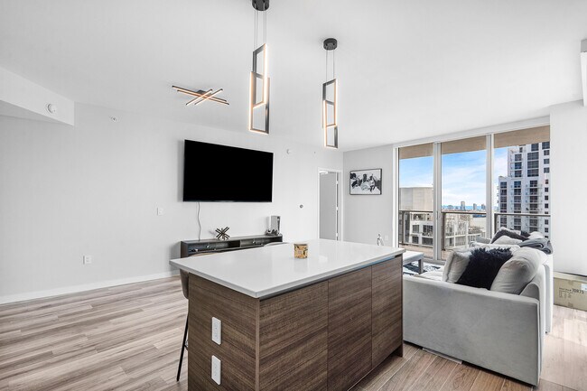 Building Photo - 1100 S Miami Ave