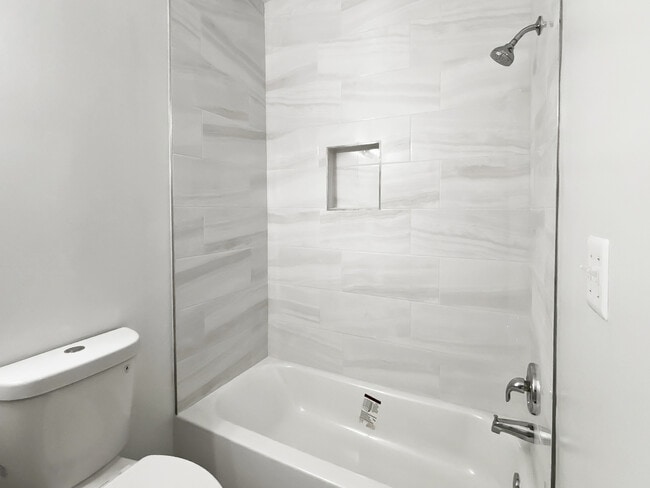 Building Photo - 1572 Carswell St