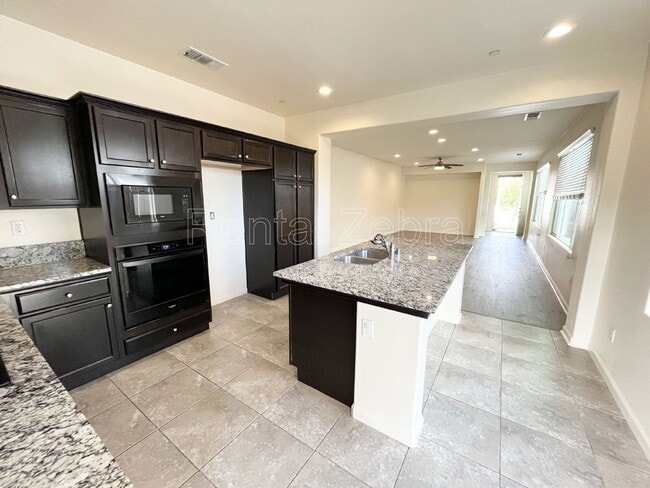 Building Photo - 4304 Strathmore Pl