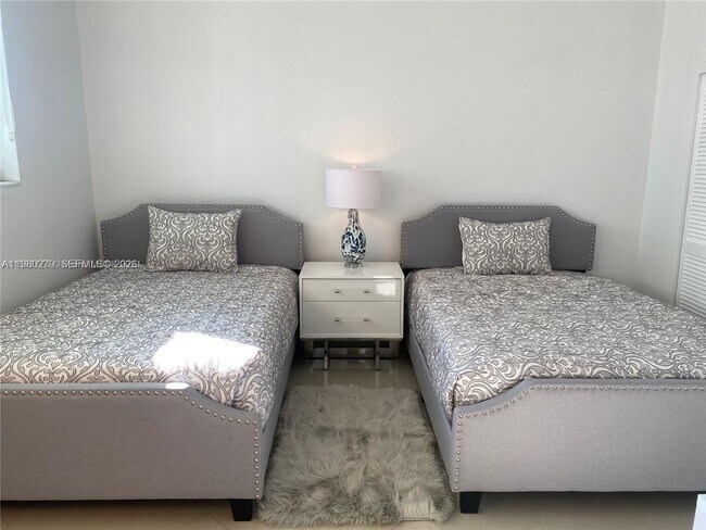 Building Photo - 3801 Ocean Dr