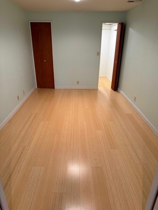 Building Photo - 6547 Greenwood Ave N